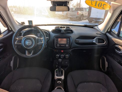 Used 2017 Jeep Renegade Latitude w/ Cold Weather Group image 6