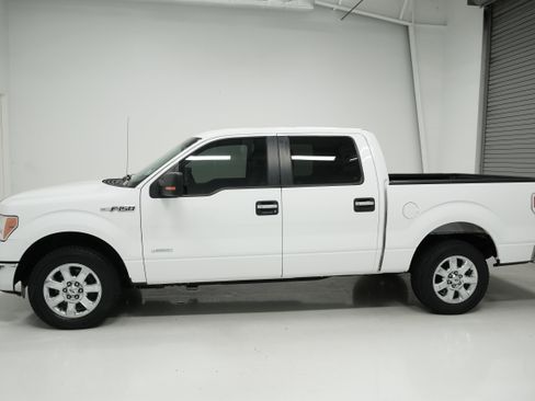 Used 2014 Ford F150 XLT w/ XLT Chrome Package image 6