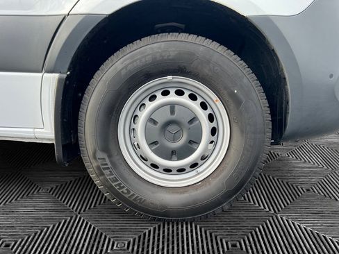 Used 2024 Mercedes-Benz Sprinter 2500 image 11