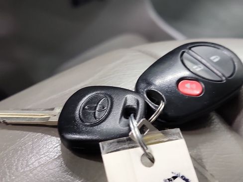 Used 2020 Toyota Sienna L image 31