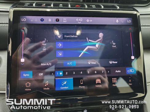 New 2025 Jeep Grand Cherokee Limited w/ Black Appearance Package image 51