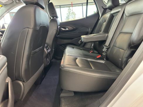 Used 2024 GMC Terrain SLT image 19