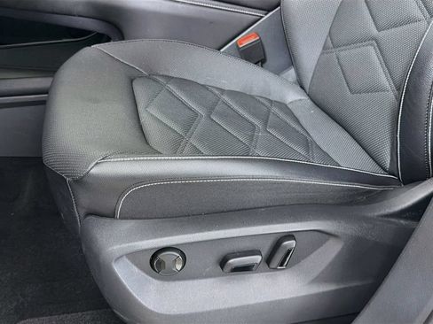 Used 2024 Volkswagen Atlas SE w/ Panoramic Sunroof Package FWD image 25