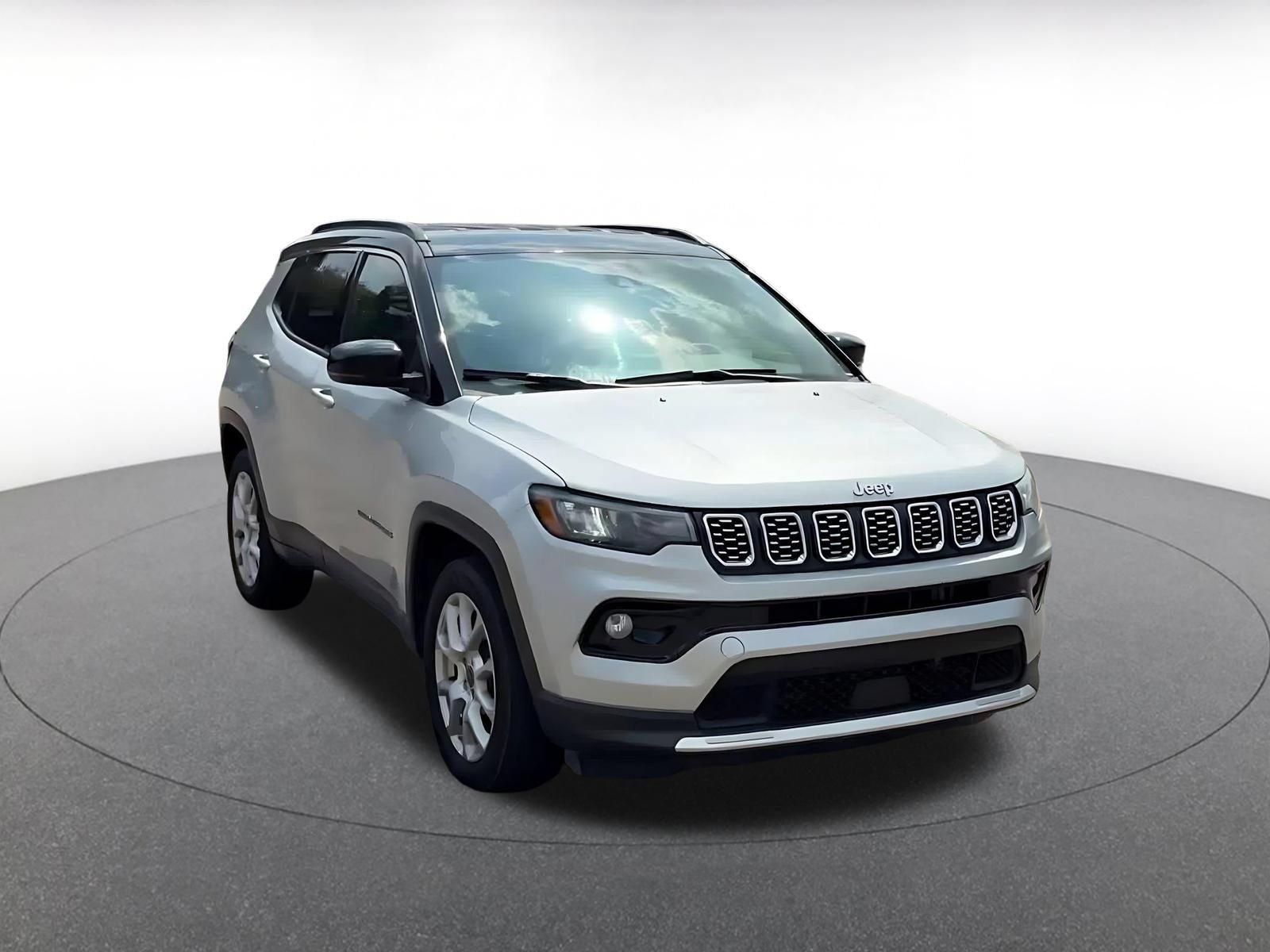 Used 2025 Jeep Compass Limited AWD/4WD image 3