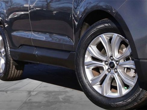 Certified 2024 Ford Edge Titanium image 3