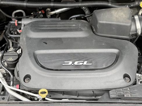 Used 2017 Chrysler Pacifica Touring FWD image 84