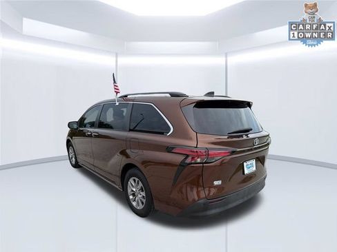 Used 2022 Toyota Sienna XLE FWD image 6