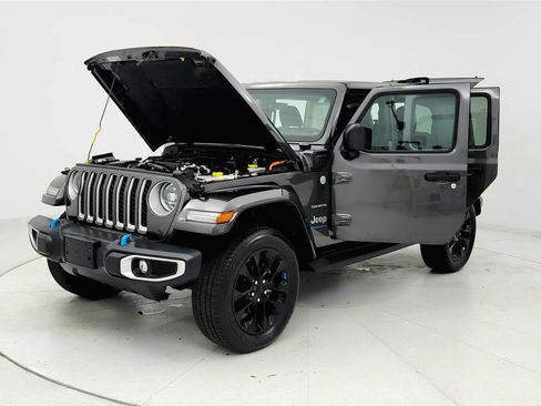 Used 2023 Jeep Wrangler Unlimited Sahara AWD/4WD image 9