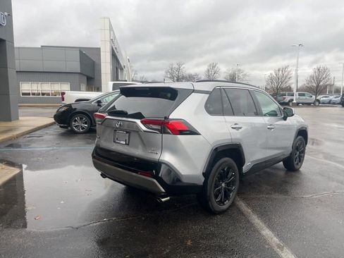 Used 2022 Toyota RAV4 SE image 9