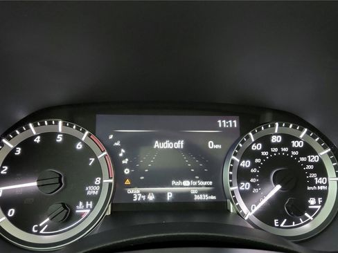 Certified 2023 Toyota Highlander XLE image 32