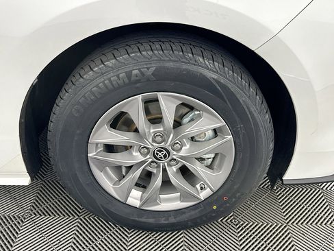 Used 2023 Toyota Sienna XLE image 11