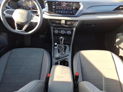 Certified 2024 Volkswagen Taos SE image 12