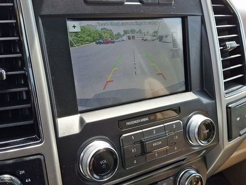 Used 2018 Ford F150 Lariat w/ Equipment Group 502A Luxury AWD/4WD image 4