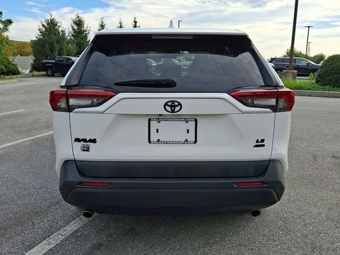 Certified 2022 Toyota RAV4 LE AWD/4WD image 5