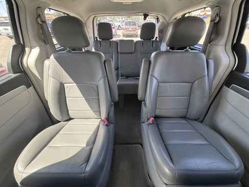 Used 2011 Volkswagen Routan SEL FWD image 36