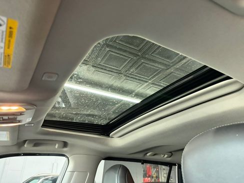 Used 2024 Toyota Highlander Limited AWD/4WD image 30