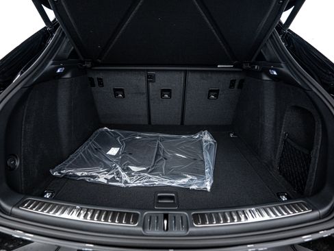 Certified 2025 Porsche Macan image 24