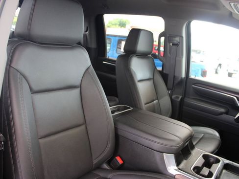 Used 2025 GMC Sierra 3500 SLT w/ SLT Convenience Package AWD/4WD image 19