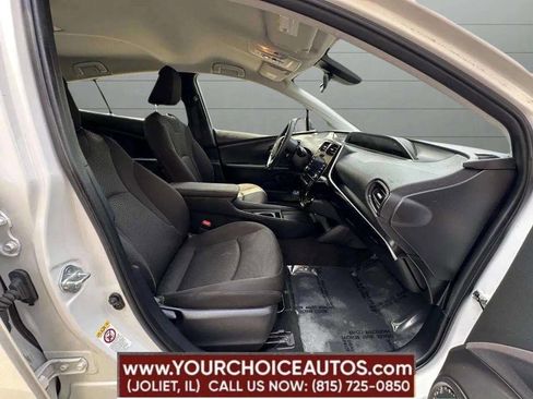 Used 2022 Toyota Prius LE image 17