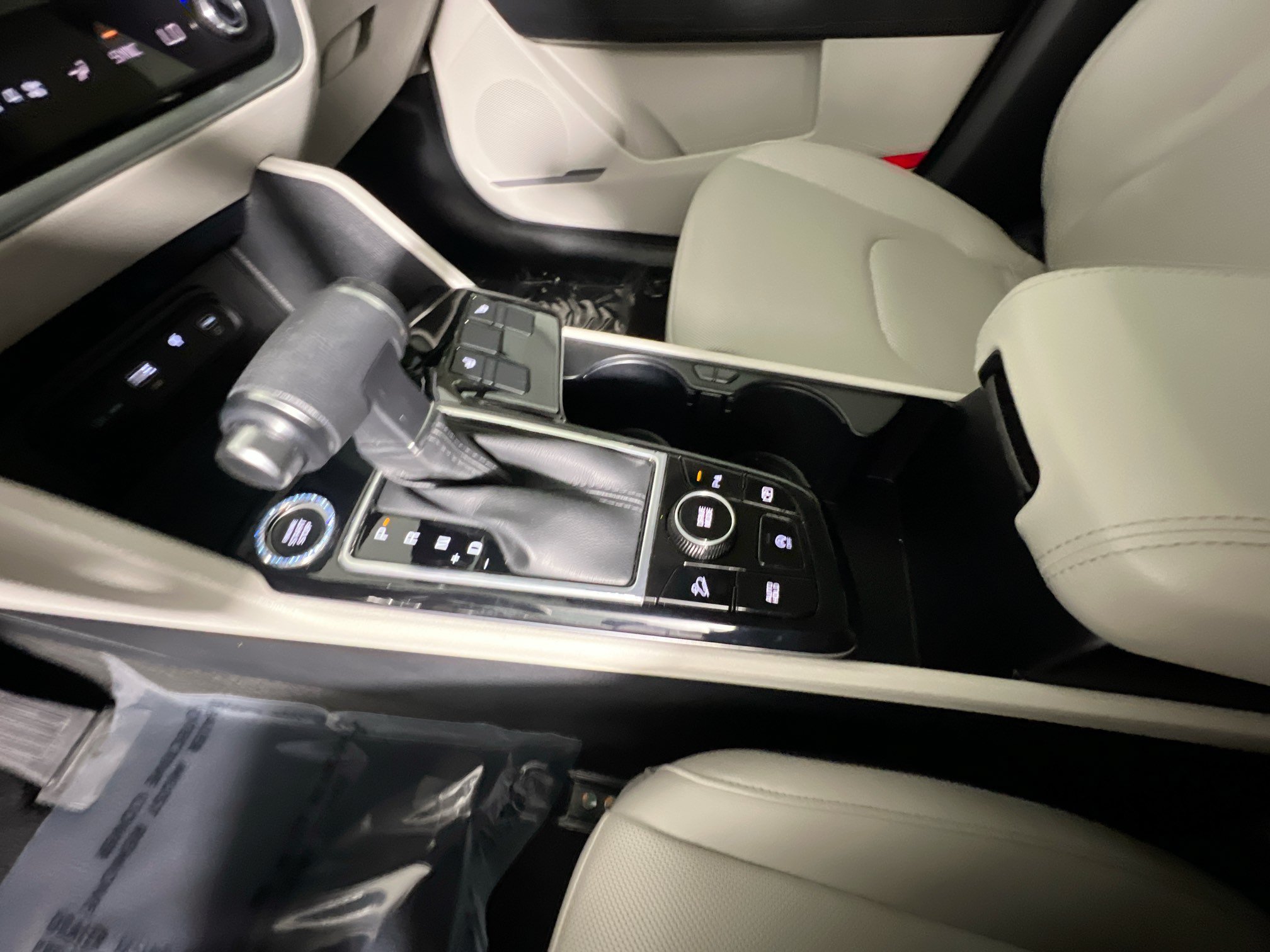 Used 2025 Kia Sportage EX w/ Premium Package FWD image 25