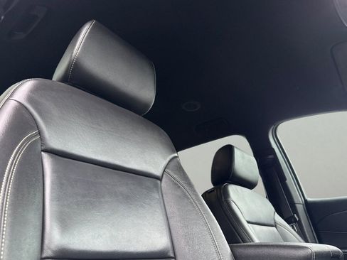 Used 2023 Chevrolet Traverse LT image 18