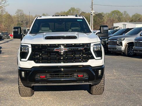 New 2026 Chevrolet Silverado 2500 ZR2 AWD/4WD image 2