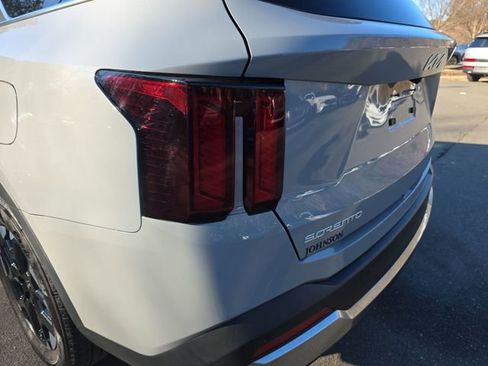 Used 2024 Kia Sorento S w/ Panoramic Sunroof Package image 49