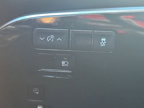 Used 2021 Toyota Prius Prime XLE image 32