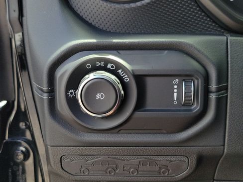 Used 2024 Jeep Wrangler Unlimited Rubicon AWD/4WD image 15