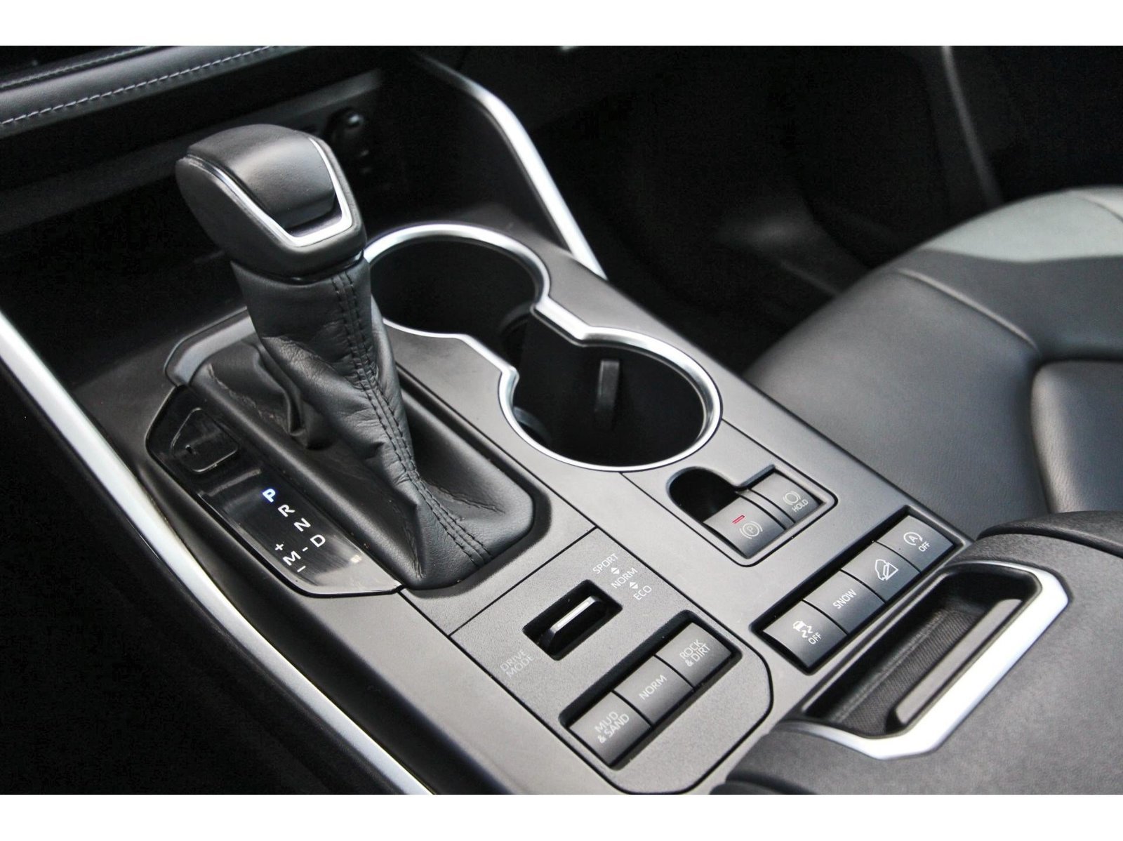 Used 2020 Toyota Highlander XLE AWD/4WD image 29