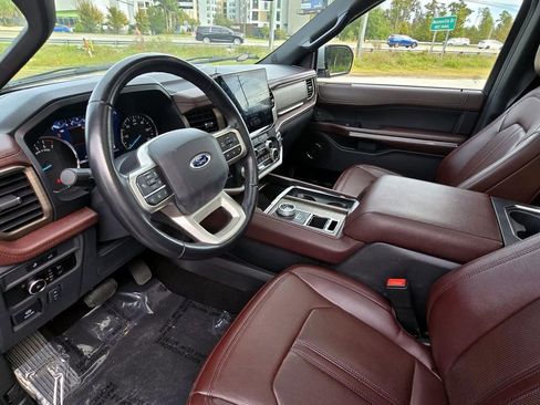 Used 2023 Ford Expedition Limited image 32