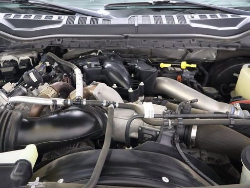 Used 2019 Ford F350 Lariat w/ Chrome Package image 27