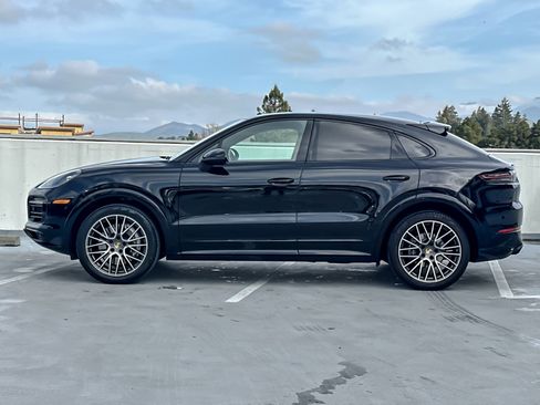 Used 2022 Porsche Cayenne Coupe image 2