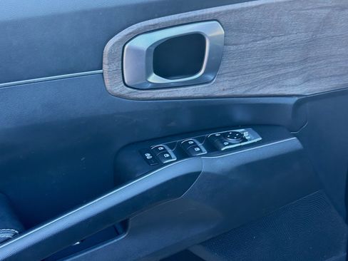 Used 2022 Kia Sorento S image 17