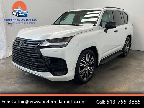 Used 2022 Lexus LX 600 4WD w/ Appearance Package image 1
