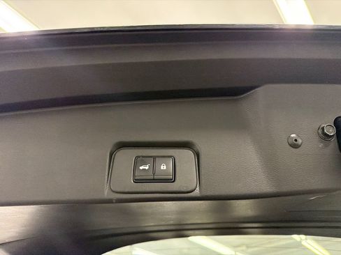 Used 2025 Nissan Rogue SV AWD/4WD image 20