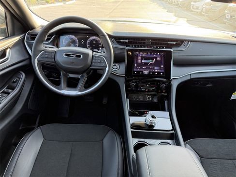 New 2025 Jeep Grand Cherokee L Altitude image 11