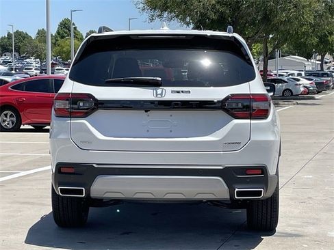 New 2025 Honda Pilot Touring image 5