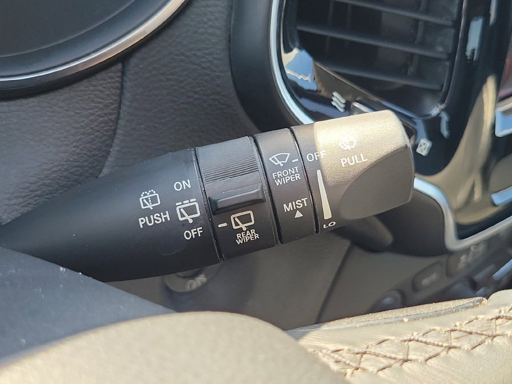 Used 2019 Jeep Cherokee Limited w/ Luxury Group AWD/4WD image 17