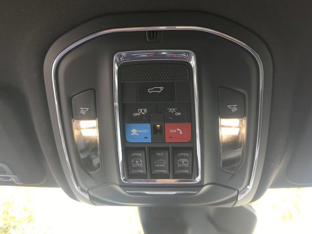 Used 2024 Jeep Grand Cherokee Limited AWD/4WD image 25