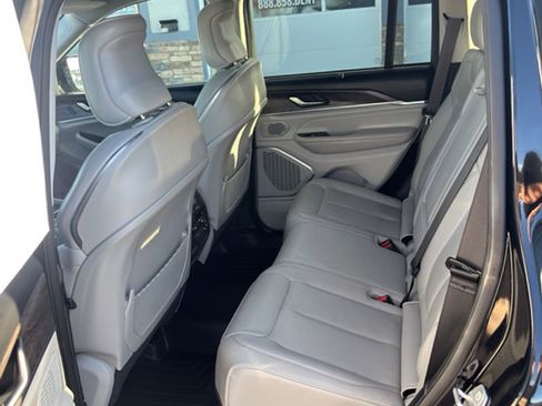 Used 2023 Jeep Grand Cherokee Overland w/ Luxury Tech Group IV image 10