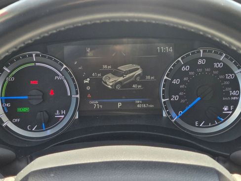 Used 2023 Toyota Highlander LE AWD/4WD image 19