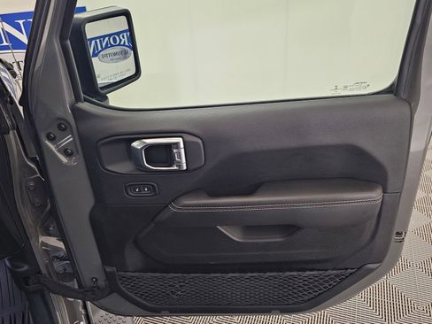 Used 2021 Jeep Wrangler Unlimited Sahara w/ Uconnect 4C Nav & Sound Group AWD/4WD image 33