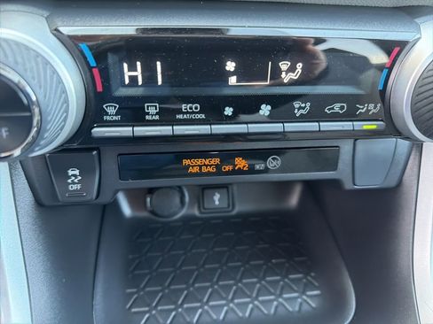 Used 2022 Toyota RAV4 XLE w/ Convenience Package AWD/4WD image 17