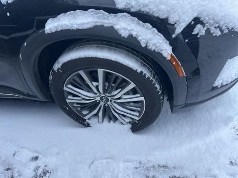 Used 2024 INFINITI QX60 Sensory image 8