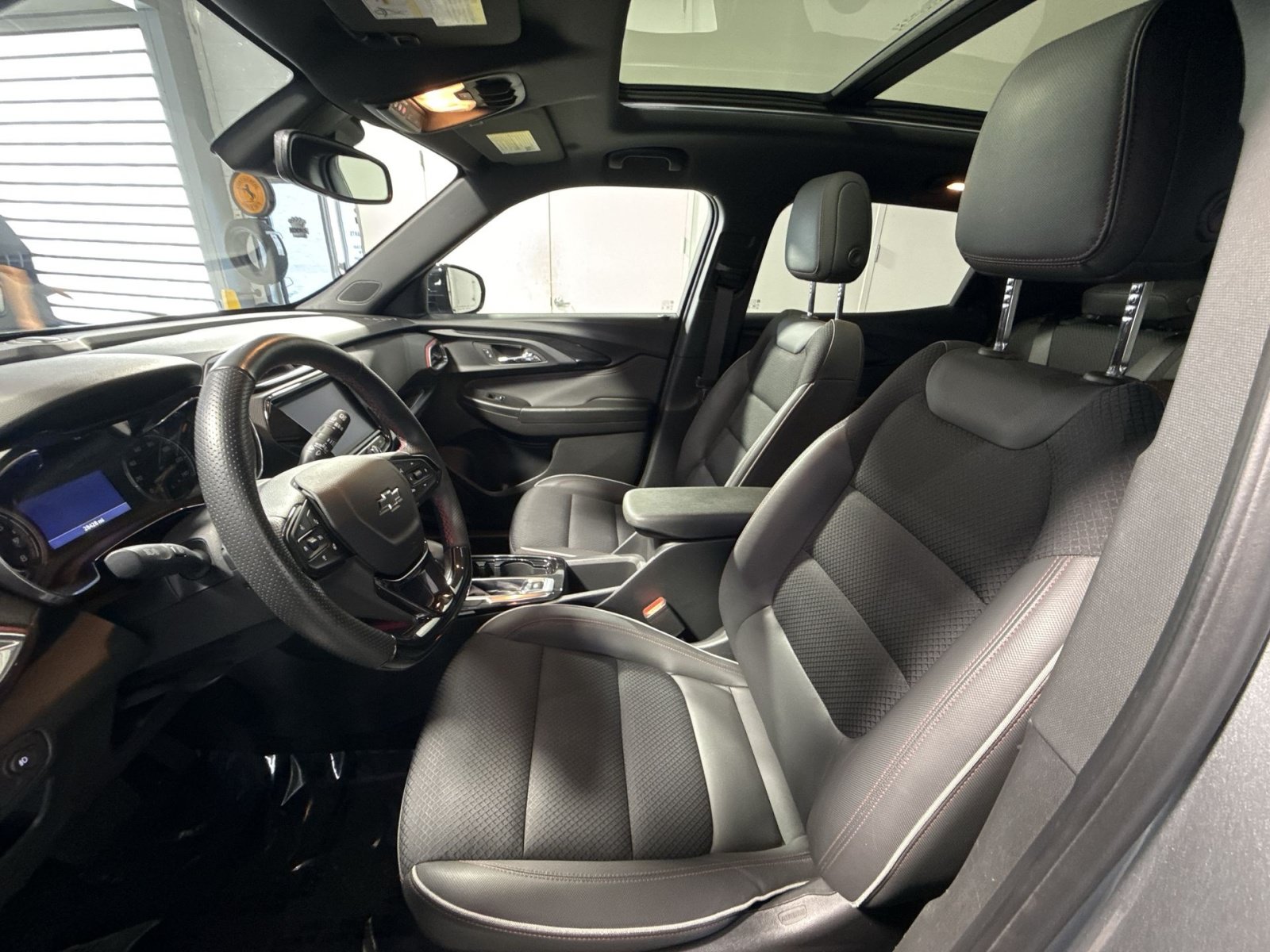 Used 2023 Chevrolet TrailBlazer RS w/ Sun and Liftgate Package AWD/4WD image 14