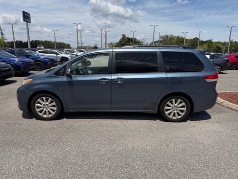 Used 2014 Toyota Sienna Limited w/ Limited Premium Package image 9