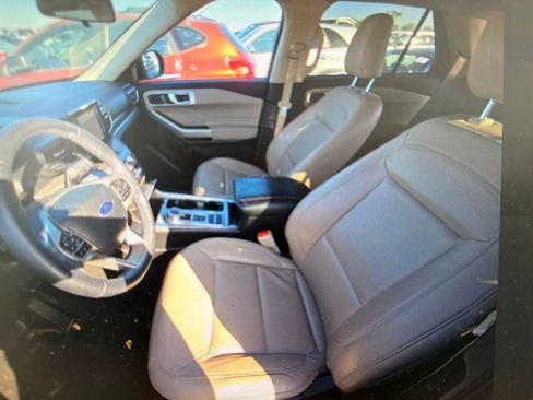 Certified 2022 Ford Explorer XLT w/ Equipment Group 202A RWD image 6