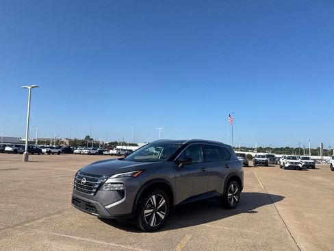 Certified 2026 Nissan Rogue SL FWD image 10