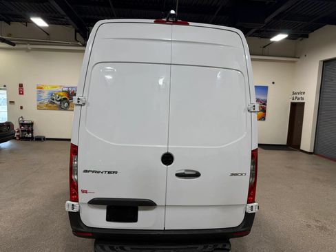 Used 2020 Mercedes-Benz Sprinter 2500 image 17